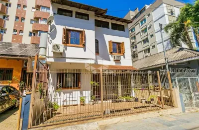 Sobrado no bairro petrópolis em porto alegre com 4 dormitórios  próximo da protasio