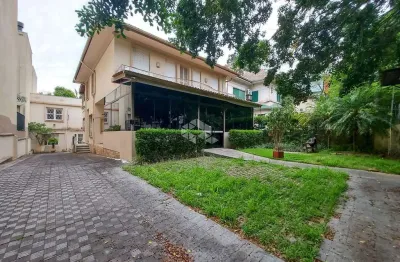 Casa comercial completa com edícula no coração do bairro petrópolis