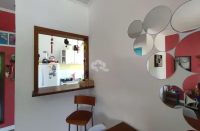 Dois dormitórios, ao lado do supermercado, na azenha, reformado, com elevador.