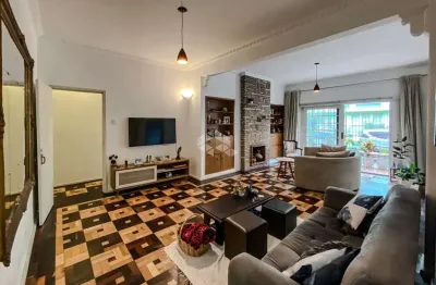 Apartamento com 3 dormitório, 1 suíte, 1 vaga escriturada e coberta, azenha - porto alegre