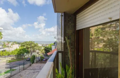 Excelente Apartamento de 3 dormitórios 2 vagas no Menino Deus.