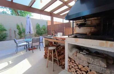 Casa 03 dormitórios, 02 vagas, suite, infra completa, porto alegre