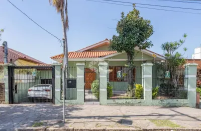 Casa com 3 quartos à venda na Avenida Benno Mentz, 884, Vila Ipiranga, Porto Alegre