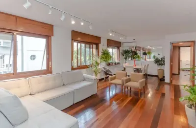 Apartamento em localização privilegiada no bairro petrópolis! são 3 amplos dormitórios, 1 suíte, todos os quartos com piso vinílico recém colocado