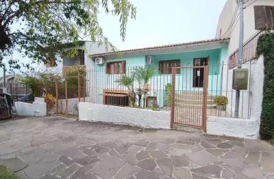 Casa com 2 quartos à venda na Rua Doze de Outubro, 664, Partenon, Porto Alegre