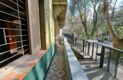 Apartamento garden 3 dormitórios com suíte, sauna, churrasqueira, pátio e sacada no petrópolis.