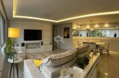 Apartamento de 2 quartos mobiliado e com 2 vagas de garagem no bairro petrópolis em porto alegre para comprar.