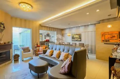 Casa em condomínio com 223 m² privativos, com 3 dormitórios sendo 1 suíte, 3 vagas de garagens + depósito, à venda no bairro jardim carvalho.