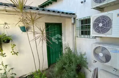 Casa comercial  com 3 salas, no bairro santa cecilia.