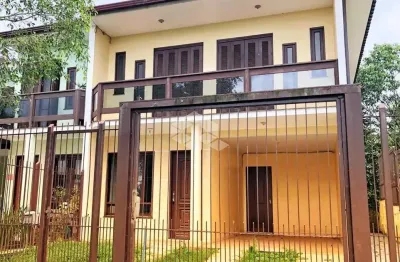 Casa duplex de esquina com 03 dormitorios no arroio grande