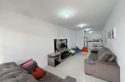Casa geminada com 3 dormitórios (1 suíte) em condomínio