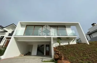Casa 03 dormitórios em condomínio, de frente para o lago!