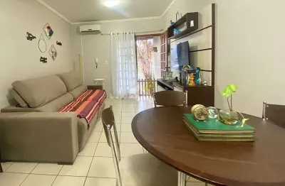 Duplex semimobiliado próximo ao centro com 2 dormitórios