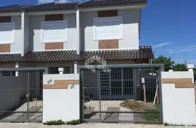 Casa duplex nova, pronta para morar, com 02 dormitórios.