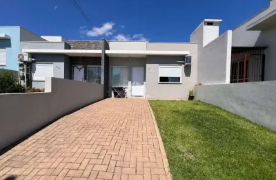 Casa geminada semimobiliada e com sistema fotovoltaico