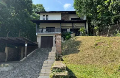 Casa com 3 dormitórios, sendo uma suite no bairro santo inácio!