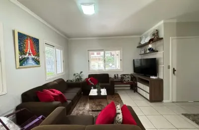 Casa com 4 dormitórios sendo 1 suite, no bairro santo inácio