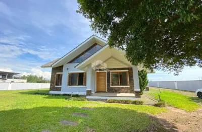 Casa semimobiliada 2 dormitorios e amplo patio em candelária