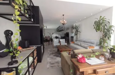 Duplex em condomínio fechado com 03 dormitórios e suíte