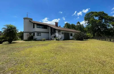 Área de terras com casa de 04 dormitórios e galpão/pavilhão.