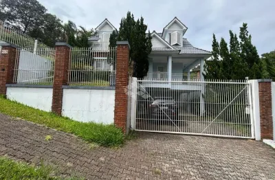 Casa de 3 dormitórios, com amplo pátio e piscina, no bairro higienópolis!