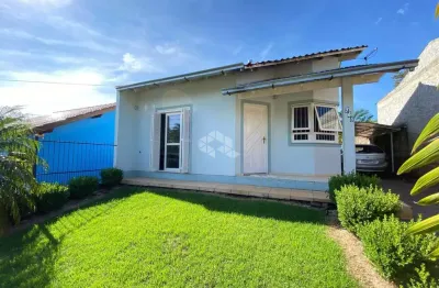 Casa com 2 dormitórios e amplo quintal em linha santa cruz