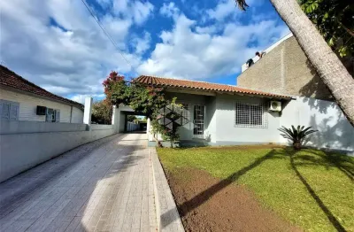 Casa de alvenaria 02 dormitórios e piscina no bairro goias