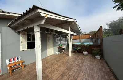 Casa de esquina, 03 dormitórios e piscina no bairro aliança