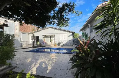 Casa 03 dormitórios e piscina próximo ao clube vera cruz