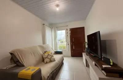 Casa 01 dormitório e amplo pátio no bairro joão alves
