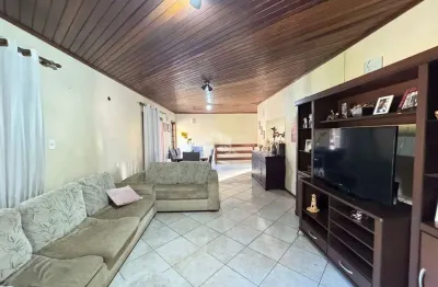 Prédio comercial e apartamento amplo na parte superior, no bairro margarida