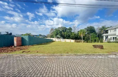Terreno grande e plano dentro de condomínio fechado em santa cruz!