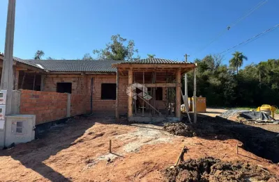 Casa geminada de esquina com 2 dormitórios em vera cruz