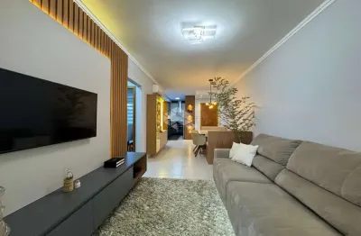 Apartamento semimobiliado com 02 dormitórios, no centro