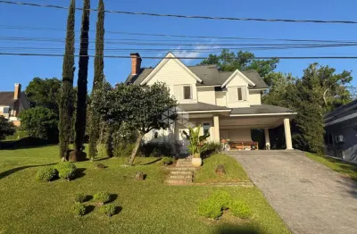 Casa mobiliada, 03 dormitórios (01 suíte com closet), em condomínio fechado - alto padrão!