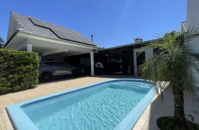 Casa de esquina semimobiliada, 03 dormitórios (01 suíte) e piscina no centro de vera cruz.