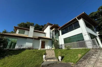 Casa semimobiliada, com 04 dormitorios/suítes no condomínio costa norte