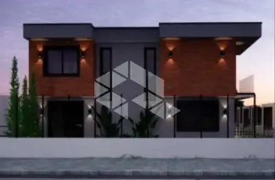 Casa com fino acabamento no residencial santa julia