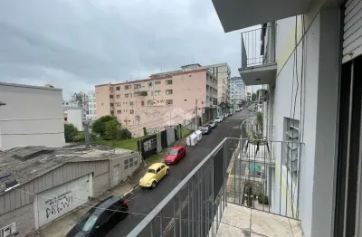 Apartamento amplo de 2 dormitórios no centro de santa maria - próximo à prefeitura