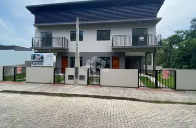 Casa sobrado loteamento lisboa i i i, no bairro forquilhas, em são josé, sc, sacada, 02 dormitórios sendo 02 suítes, 02 vagas de garagem.