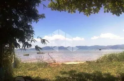 Terreno no bairro barreiros, em são josé, sc, vista para o mar, medindo 388,80m² de área total.