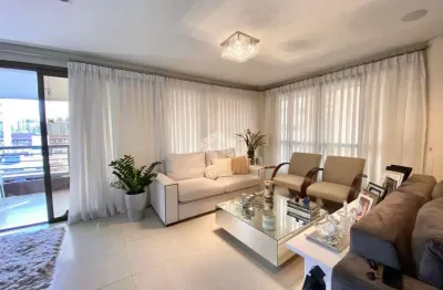 Apartamento no bairro centro, florianópolis, sc, semi-mobiliado, sacada, hidromassagem, 04 quartos sendo 02 suítes e 02 demi suítes, 03 vagas garagem.