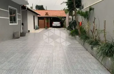 Venda de 3 casas no mesmo terreno no bairro são joão do rio vermelho, em florianópolis.