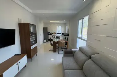 Cobertura duplex com 2 quartos sendo 1 suíte e 2 vagas de garagem no bairro córrego grande em florianópolis/sc