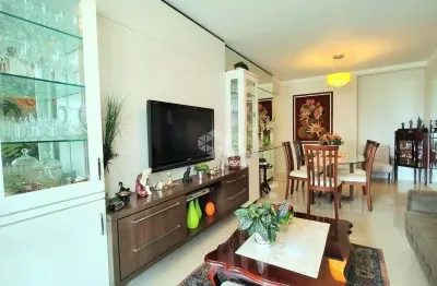 Apartamento à venda de 2 quartos sendo 2 suítes e 1 vaga de garagem no bairro centro em florianópolis/sc