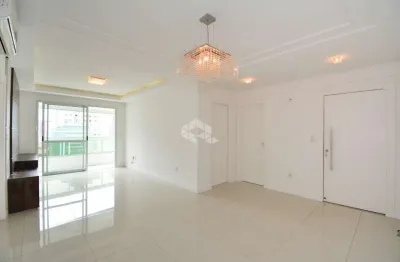 Apartamento à venda com 3 quartos sendo 1 suíte e 2 vagas de garagem no bairro campinas em são josé/sc.