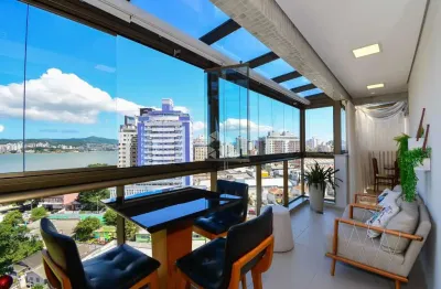 Cobertura duplex com 3 quartos sendo 2 suítes e 3 vagas de garagem no bairro balneário em florianópolis/sc