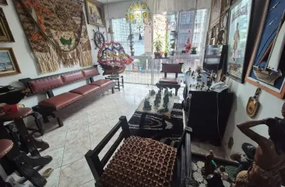 Apartamento à venda com 3 quartos sendo 1 suíte e 1 vaga de garagem no bairro coqueiros em florianópolis/sc.