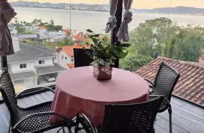 Casa com 4 quartos à venda na Rua Mário Estevão dos Santos, 39, Ponta de Baixo, São José