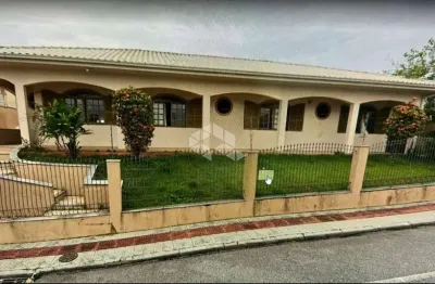 Casa ampla com excelente viabilidade para ampliação e uso comercial